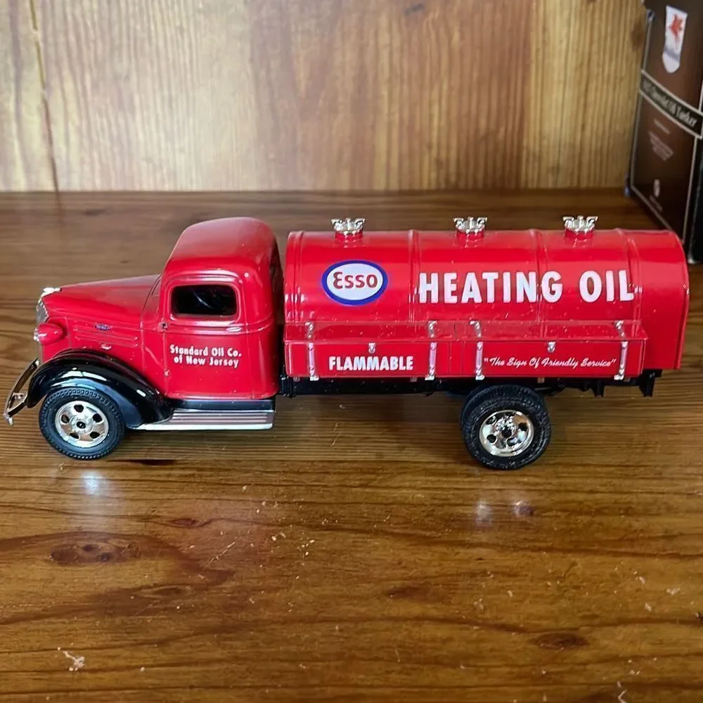 First Gear Diecast 1937 Chevrolet Oil Tanker Limited Edition 8.5”‎ long